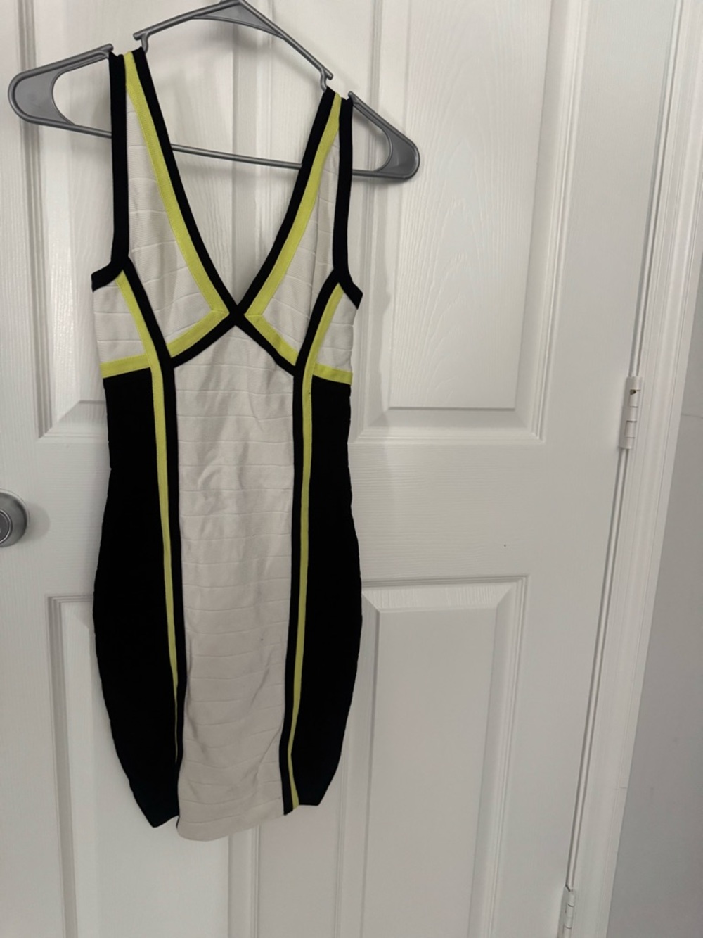 bebe White, Black & Yellow Sleeveless Bodycon Dress
